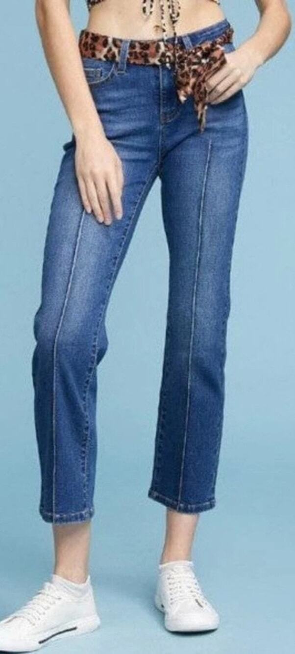 Judy Blue Straight Leg Cropped Mid Rise Jean
Size 11/30